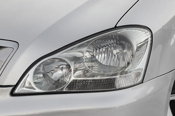 Si tu vehículo dispone de luces diurnas tipo LED, ¿es obligatorio encender además posición + cruce cuando circules por un túnel?
