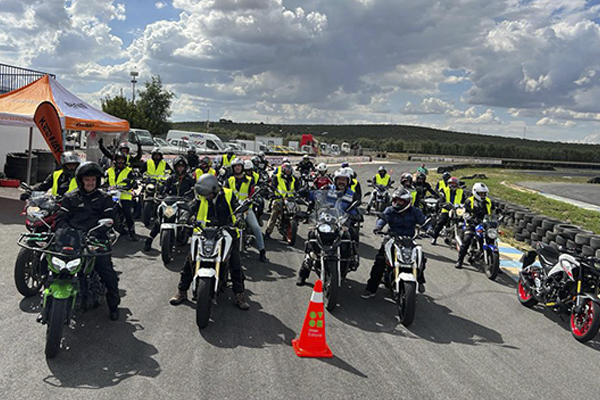 Éxito del curso sobre conducción de motocicletas para profesionales de la Formación Vial en Córdoba